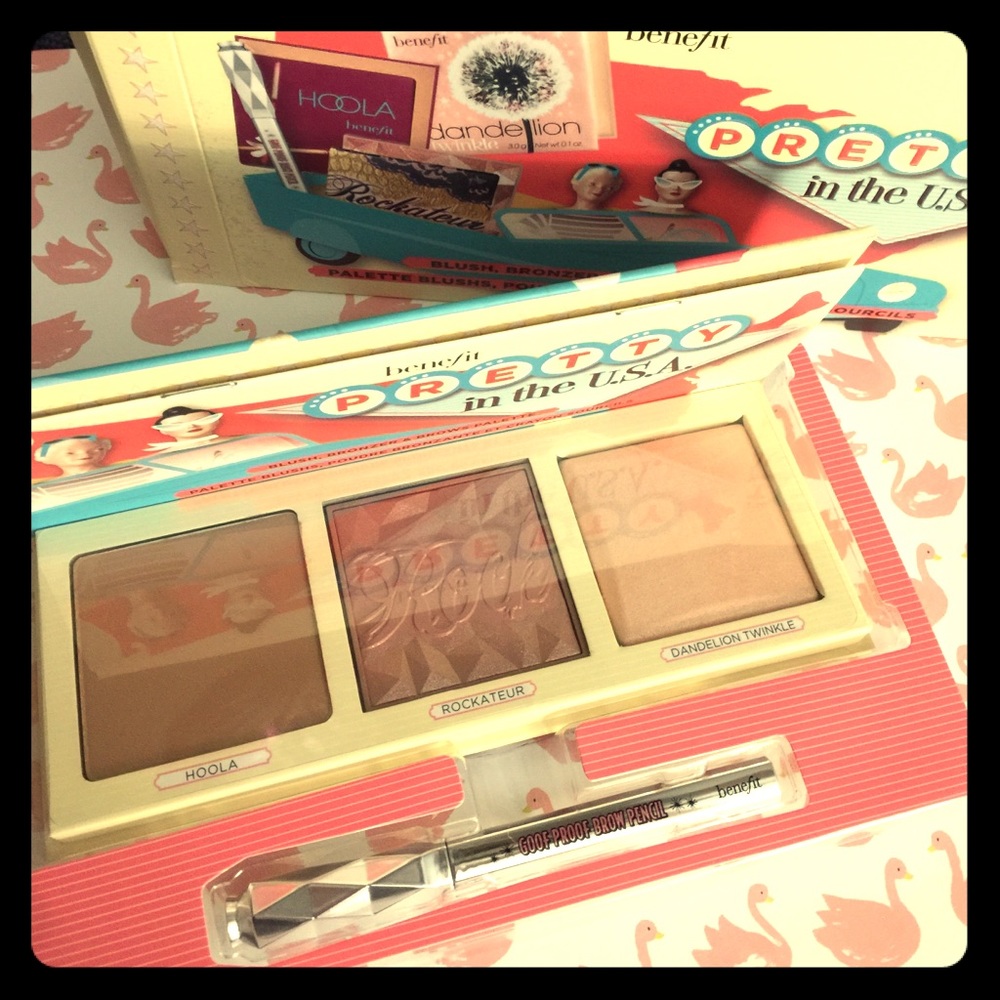 Benefit Pretty in the USA palette